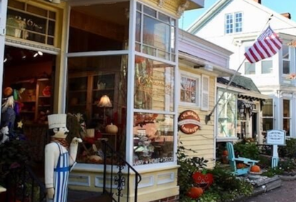 storefront with chef statue